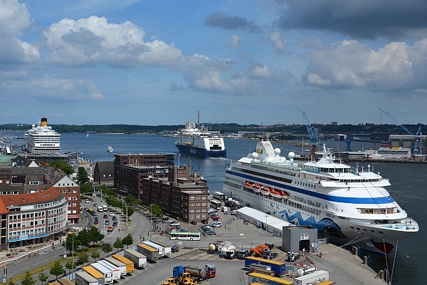 Port Kiel kontynuuje wzrosty